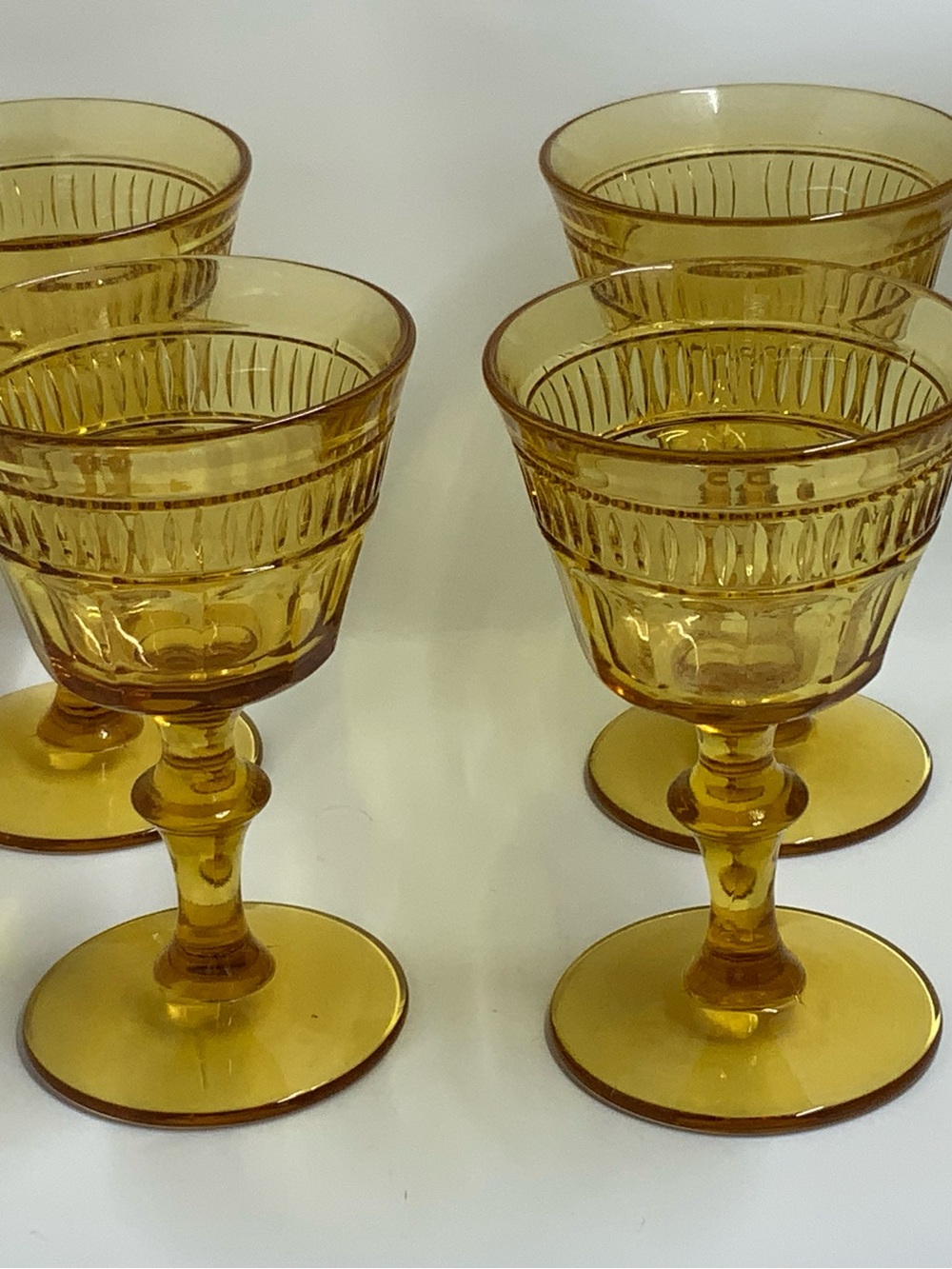 Amber Glass Goblet Set - Elegant Vintage-Inspired Wine Glasses